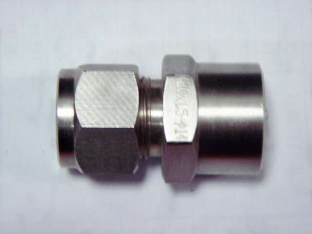 卡(kǎ)套式壓力表直通(tōng)接頭