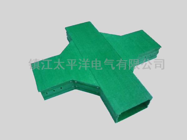 玻璃(li)鋼水平四通(tong)